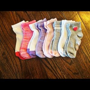 Hanes girls 4T-5T grippy socks